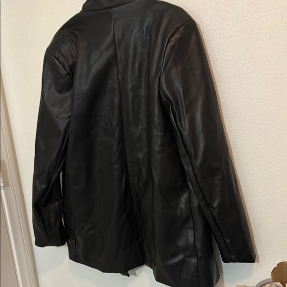 Missguided sz.US 8 Black Faux Leather Blazer - Picture 9 of 10